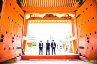 「西宮ウォーカー2014-15年版」よりKING BROTHERSが西宮神社を訪れた際の様子。