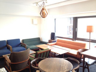 渋谷「カフェ・アプレミディ」店内の様子。