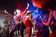 BiS「東高円寺 サーチ&デストロイ」ライブの様子。