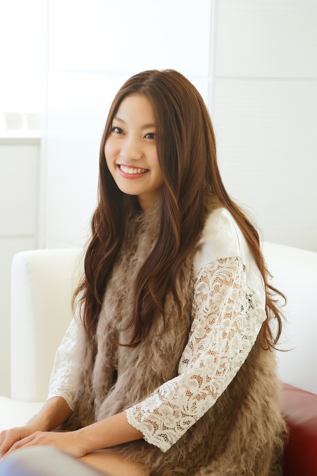 インタビュー中のRihwa。