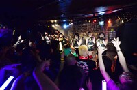 アップアップガールズ（仮）「東高円寺 サーチ＆デストロイ」ライブの様子。