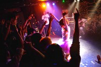 後藤まりこ「東高円寺 サーチ＆デストロイ」ライブの様子。