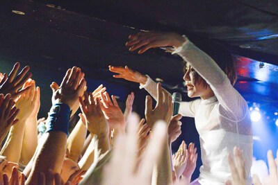 後藤まりこ「東高円寺 サーチ＆デストロイ」ライブの様子。