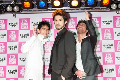 左からヒライケンジ、平井堅、民秋貴也。