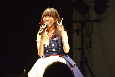 「浦谷はるな生誕祭」にゲスト出演した小桃音まい。