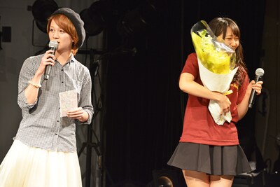 左から岡田ロビン翔子（THE ポッシボー）、浦谷はるな（WHY@DOLL）。