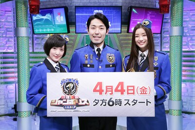 左から生駒里奈（乃木坂46）、中田敦彦（オリエンタルラジオ）、足立梨花。