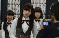 カメラに向かって告白する西野七瀬。