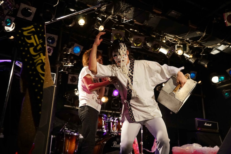 本日4月3日に東京・池袋CYBERで行われたシークレットライブの様子。