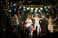 本日4月3日に東京・池袋CYBERで行われたシークレットライブの様子。