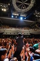 2013年10月に大阪・なんばHatchで行われた四星球のライブの様子。