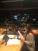 「YOKOHAMA RADIO APARTMENT カタコトラジオ」生放送中の様子。