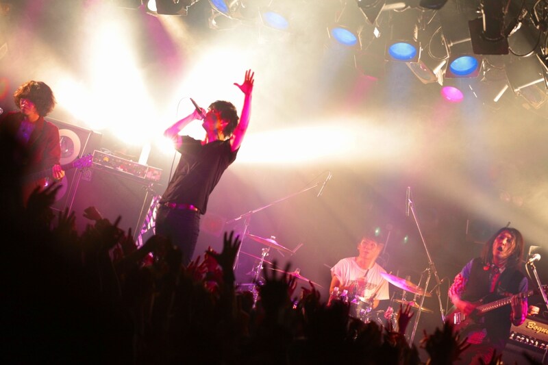 ギルガメッシュ「girugamesh 2014 tour "MONSTER"」4月1日の東京・渋谷CLUB QUATTRO公演の様子。（撮影：西槙太一）