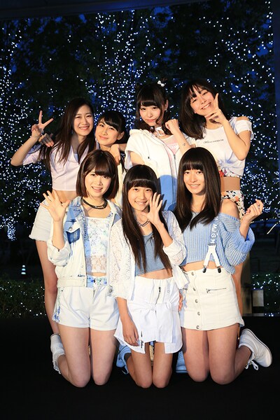 東京・ダイバーシティ東京プラザフェスティバル広場にて「Sakuraホライズン」発売記念イベントを行ったアイドリングNEO。