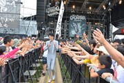「OTODAMA'13~音泉魂~」に出演した四星球のライブの様子。