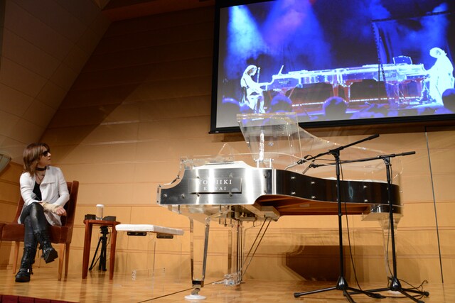 YOSHIKIワールドツアー記者会見の様子。