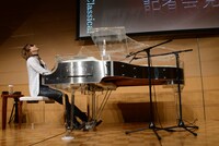 YOSHIKIワールドツアー記者会見の様子。