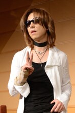 YOSHIKI