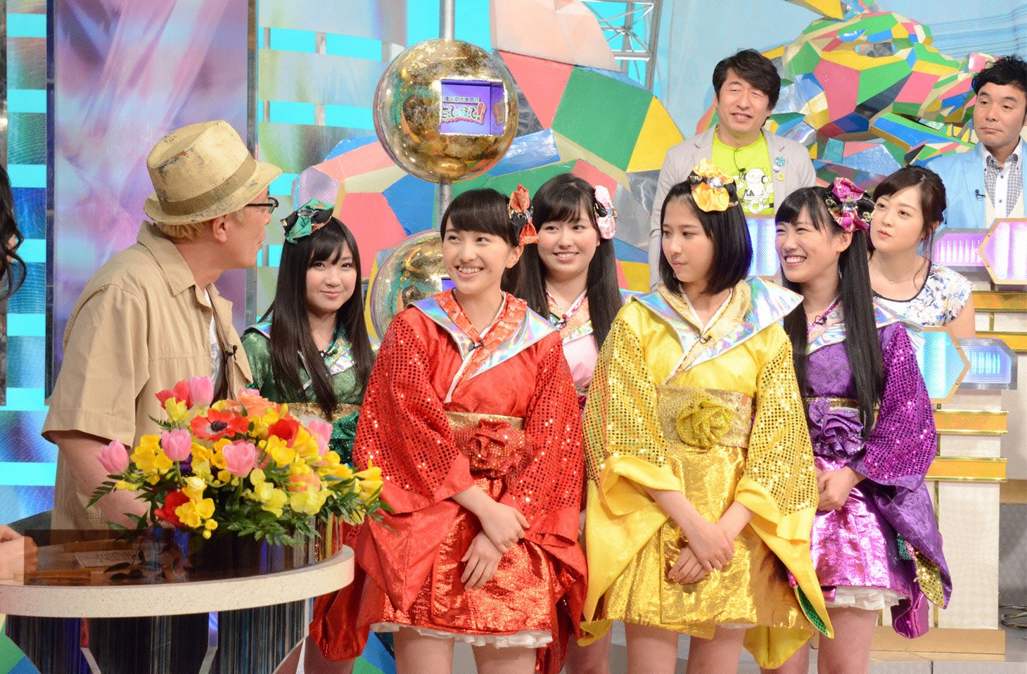 今週の人気の画像10位は「ももクロ＆ふなっしー『笑コラ』で“ダーツ旅”、剛力も」より、「笑ってコラえて！春のダーツ祭り4時間スペシャル～!!」スタジオ収録の様子。 (c)日本テレビ