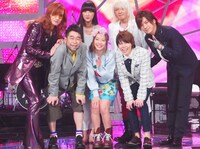 「新堂本兄弟」収録後の記念撮影時の様子。