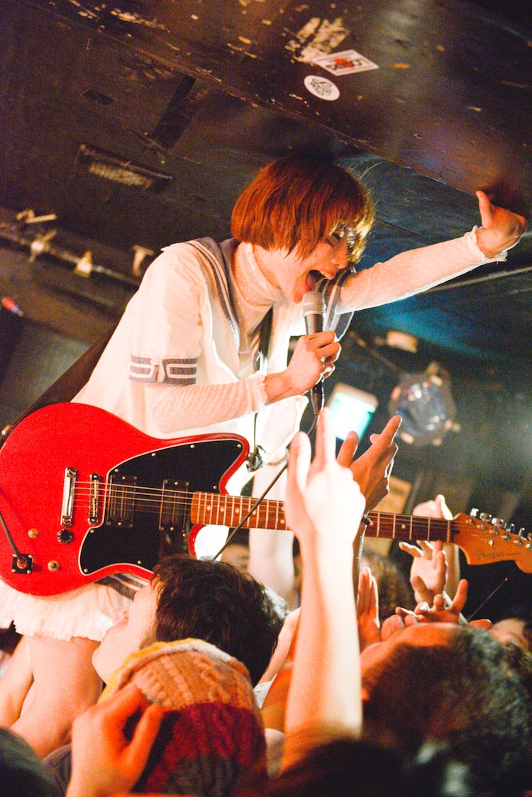 後藤まりこ ベルハー 東高円寺でセーラー服バトル 音楽ナタリー 後藤まりこ ベルハー 東高円寺でセーラー服バトル 音楽ナタリー