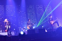 BUMP OF CHICKEN TOUR「WILLPOLIS 2014」千葉・幕張メッセ国際展示場9～11ホール公演の様子。 （撮影：古渓一道）