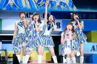 左から宮澤佐江、渡辺美優紀、松井珠理奈、山内鈴蘭、田中菜津美。 (c)AKS