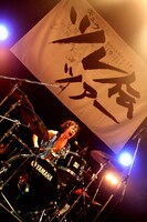 酒田耕慈（Dr） （撮影：岩佐篤樹）