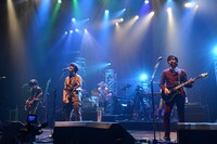 「the pillows 25th Anniversary NEVER ENDING STORY "Do You Remember The 2nd Movement?"」東京公演の様子。