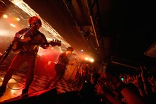 THE ORAL CIGARETTES「唇フェスツアー2014～風林火山で春の頂上決戦！5カ所行脚の巻～」新宿LOFT公演の様子。（撮影：木村泰之）