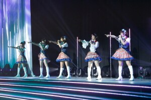 青木瑠璃子、福原綾香、洲崎綾、内田真礼、早見沙織の“クール”属性チーム。