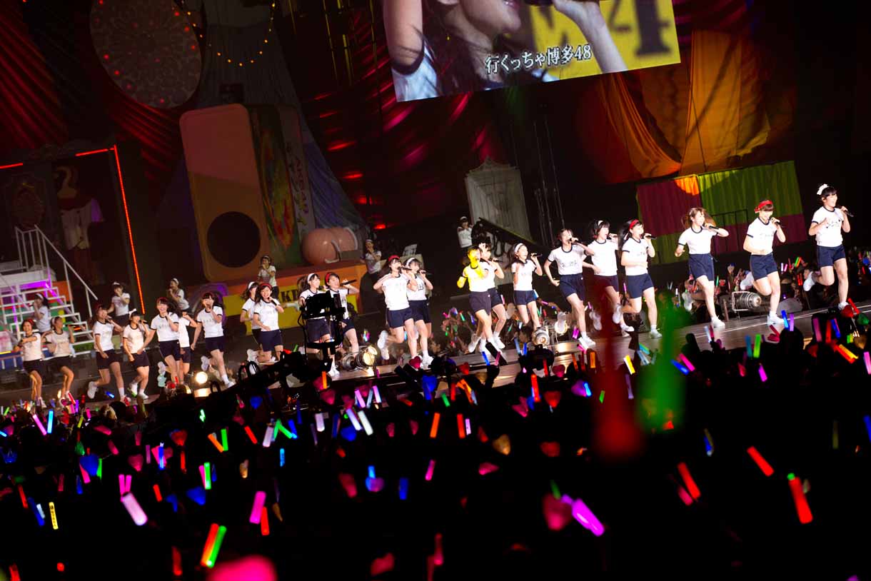 「AKB48グループ春コンinさいたまスーパーアリーナ ～思い出は全部ここに捨てていけ！～」HKT48単独公演の様子。