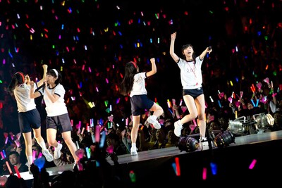 「AKB48グループ春コンinさいたまスーパーアリーナ ～思い出は全部ここに捨てていけ！～」HKT48単独公演の様子。
