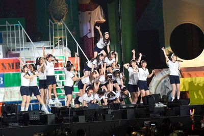 組体操でピラミッドを完成させる新チームKIV。