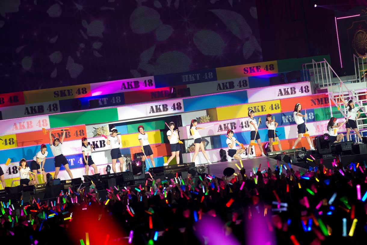 「AKB48グループ春コンinさいたまスーパーアリーナ ～思い出は全部ここに捨てていけ！～」HKT48単独公演の様子。