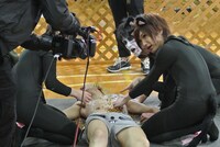 「猫の手も借りたい！ニャーニャーペロペロ」撮影中の様子。