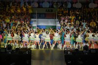 「AKB48リクエストアワーセットリストベスト200 2014」夜の部の様子。(c)AKS