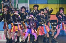 「AKB48リクエストアワーセットリストベスト200 2014」夜の部の様子。(c)AKS