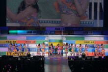 「AKB48リクエストアワーセットリストベスト200 2014」夜の部の様子。(c)AKS