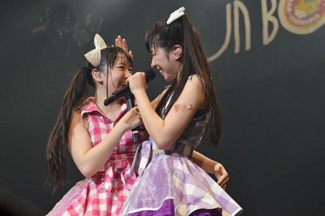 安藤ゆず（左）と大黒柚姫（右）の“ゆずゆずコンビ”。