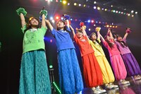東京公演第2部「築地サーモンピンク」アンコールの様子。