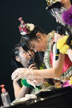 手巻き寿司作りにチャレンジする安藤ゆず。