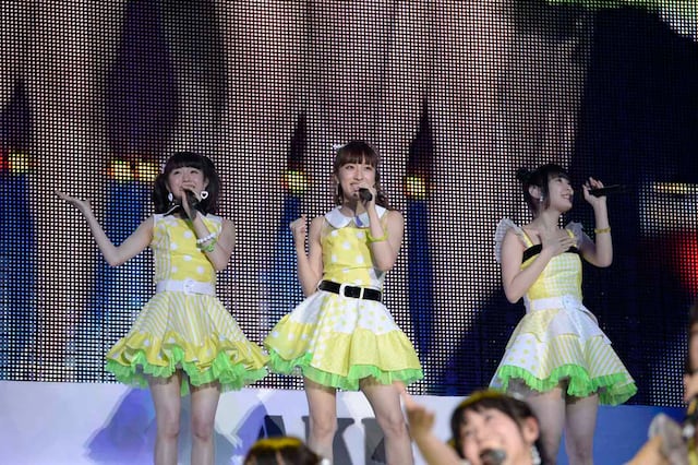 左から市川美織、梅田彩佳、高柳明音。 (c)AKS