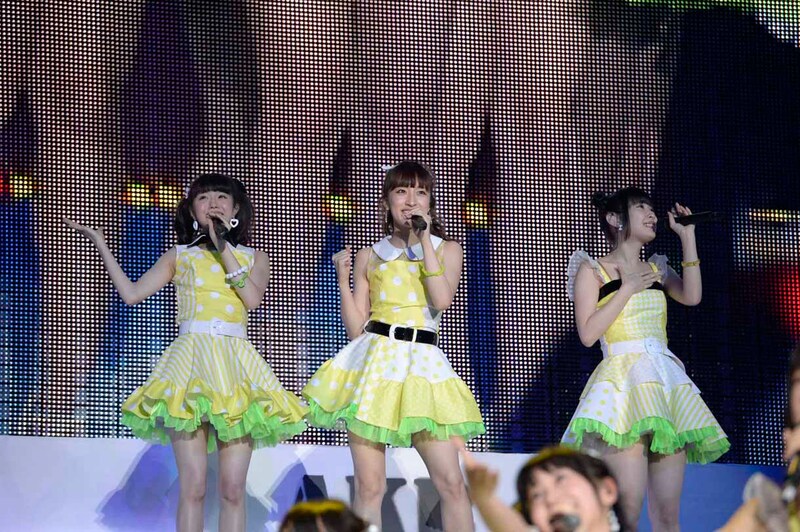 左から市川美織、梅田彩佳、高柳明音。 (c)AKS