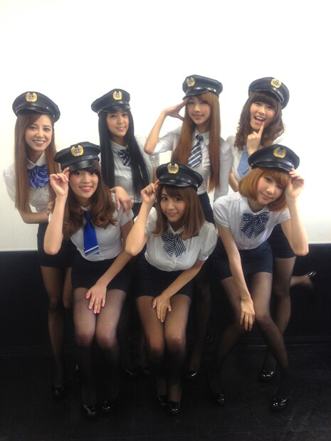 “鉄道ガールズ”に扮したウェザーガールズ。