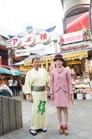 左から大泉逸郎、宇宙人・しのさきあさこ（Vo)。