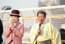 左から宇宙人・しのさきあさこ（Vo）、大泉逸郎。