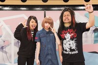 左からナヲ、きゃりーぱみゅぱみゅ、マキシマムザ亮君。