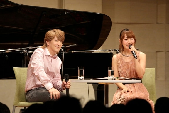坂本美雨と小室哲哉が出演した公開収録イベント「ディア・フレンズLIVE Vol.2 Welcomes 小室哲哉 supported by あ・う・て」の様子。