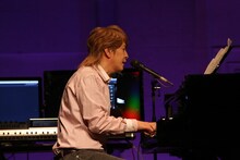 坂本美雨と小室哲哉が出演した公開収録イベント「ディア・フレンズLIVE Vol.2 Welcomes 小室哲哉 supported by あ・う・て」の様子。